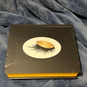 Gold Accent Black Lash Set – Luxe False Eyelashes